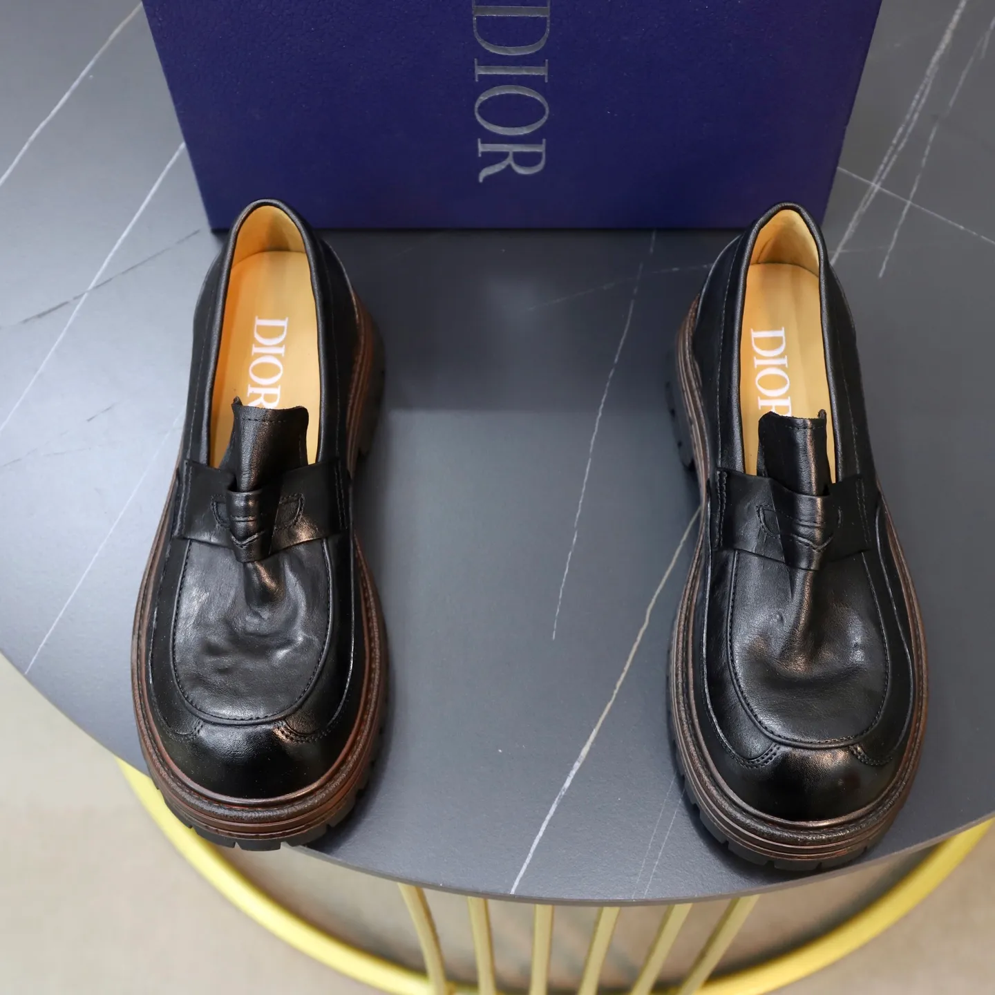 Factory price: 540💰 [Dior] Dior's new casual men's shoes are launched in Hong Kong counters. Official website 1:1 production. Italian washed cowhide + water-dyed leather lining. Designed by European and American masters. Perfect shape to create counter quality, solid color rubber wear-resistant outsole and classic dazzling head! Super versatile and very comfortable. High-end without losing taste, fashionable and novel! ! Absolute focus! 3 colors available! Code number 38-45